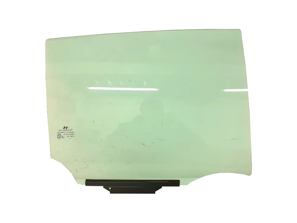 VETRO SCENDENTE POSTERIORE DESTRO con codice 834211J010 da HYUNDAI i20 1Â° Serie 1200 Benzina 57 (2010)