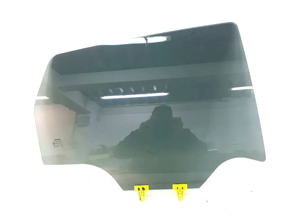 VETRO SCENDENTE POSTERIORE DESTRO con codice 82300JD005 da 82300JD005 NISSAN Qashqai 2° Serie 1500 Diesel 78 (2010)