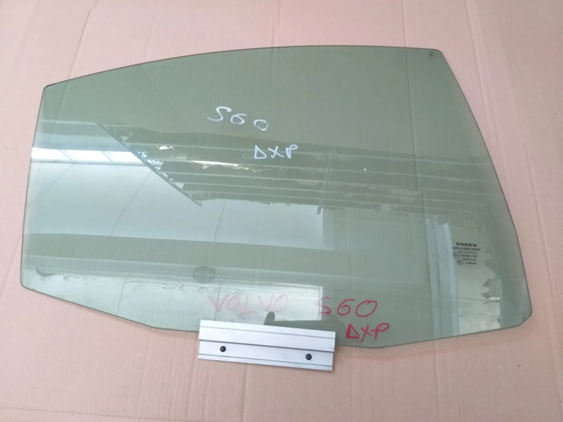 Vetro scendente posteriore destro Volvo S60 2.4 D del 2003