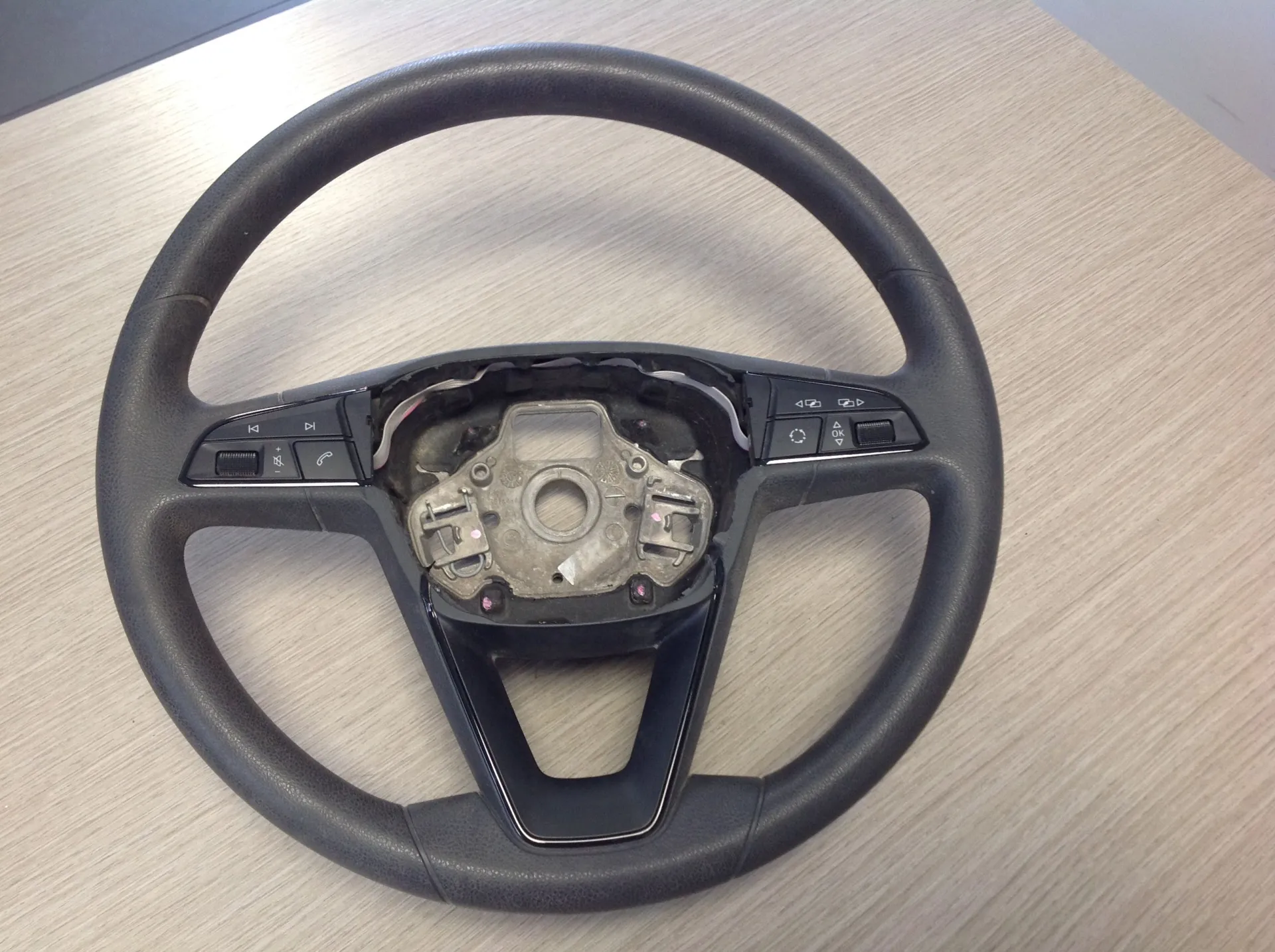 VOLANTE con codice VOLANTE IBIZA 2015 da SEAT Ibiza Serie (12>15) Benzina (2015)